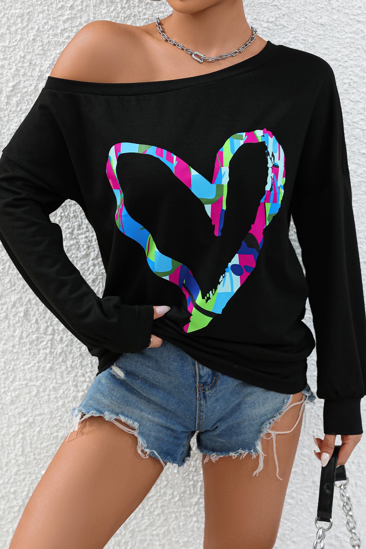 Heart Graphic Long Sleeve Sweatshirt