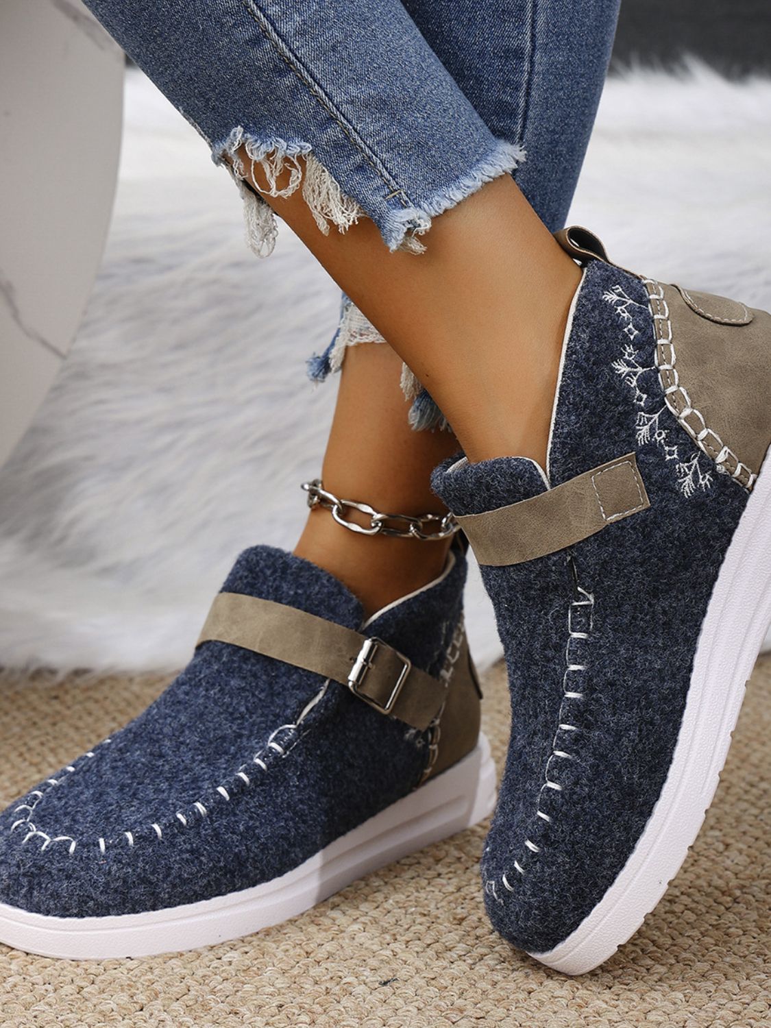 Contrast Round Toe Buckle Sneakers