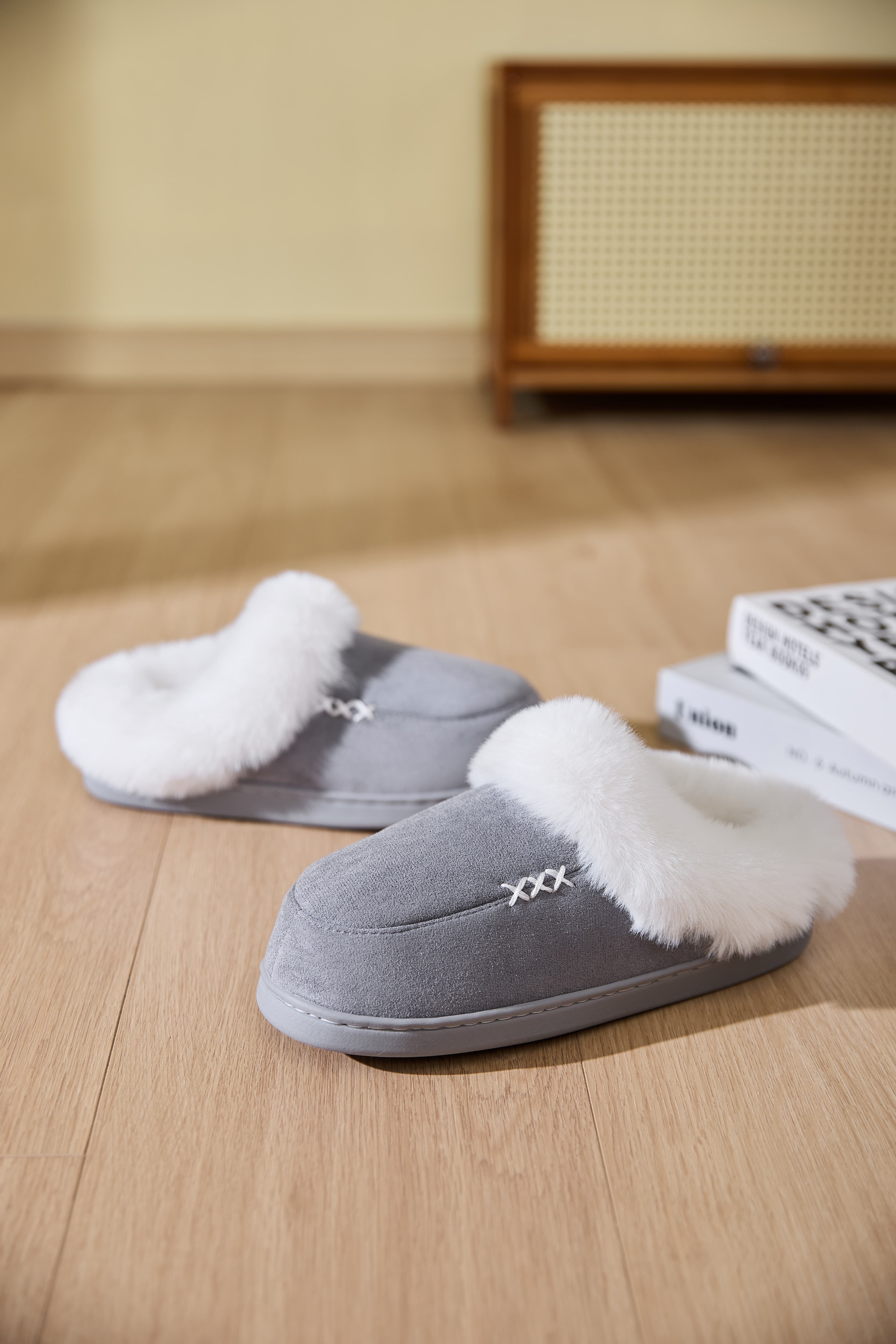 Fluff Trim Round Toe Flat Slippers