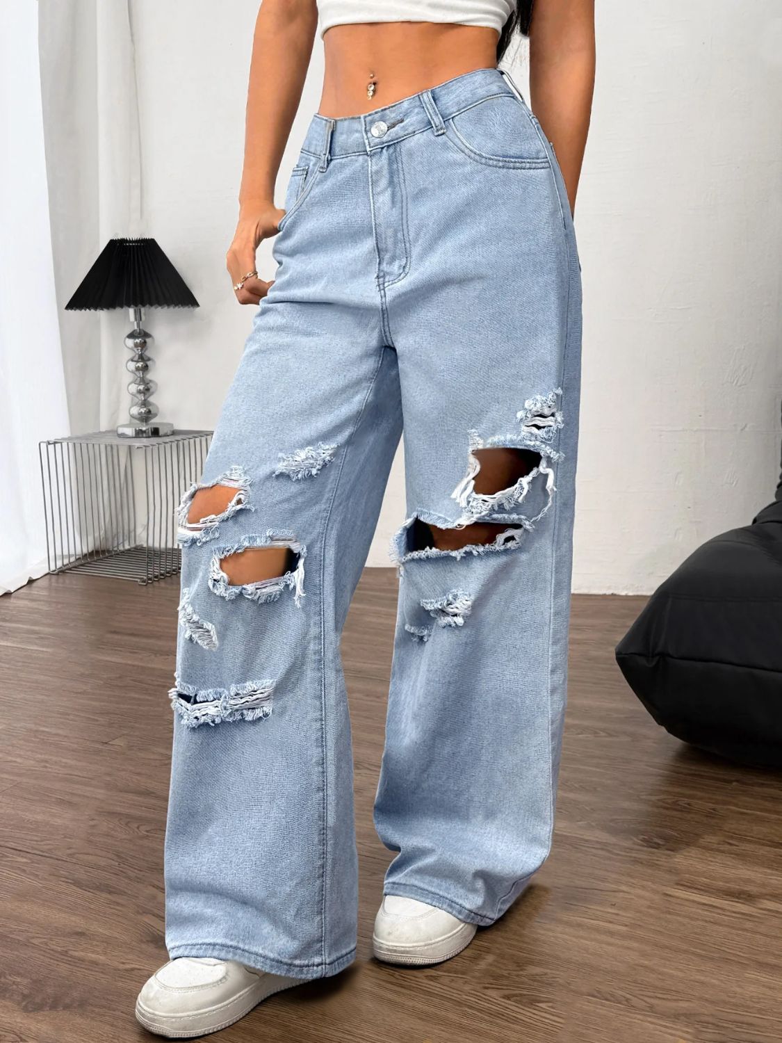 Distressed Wide Leg Jeans with Pockets