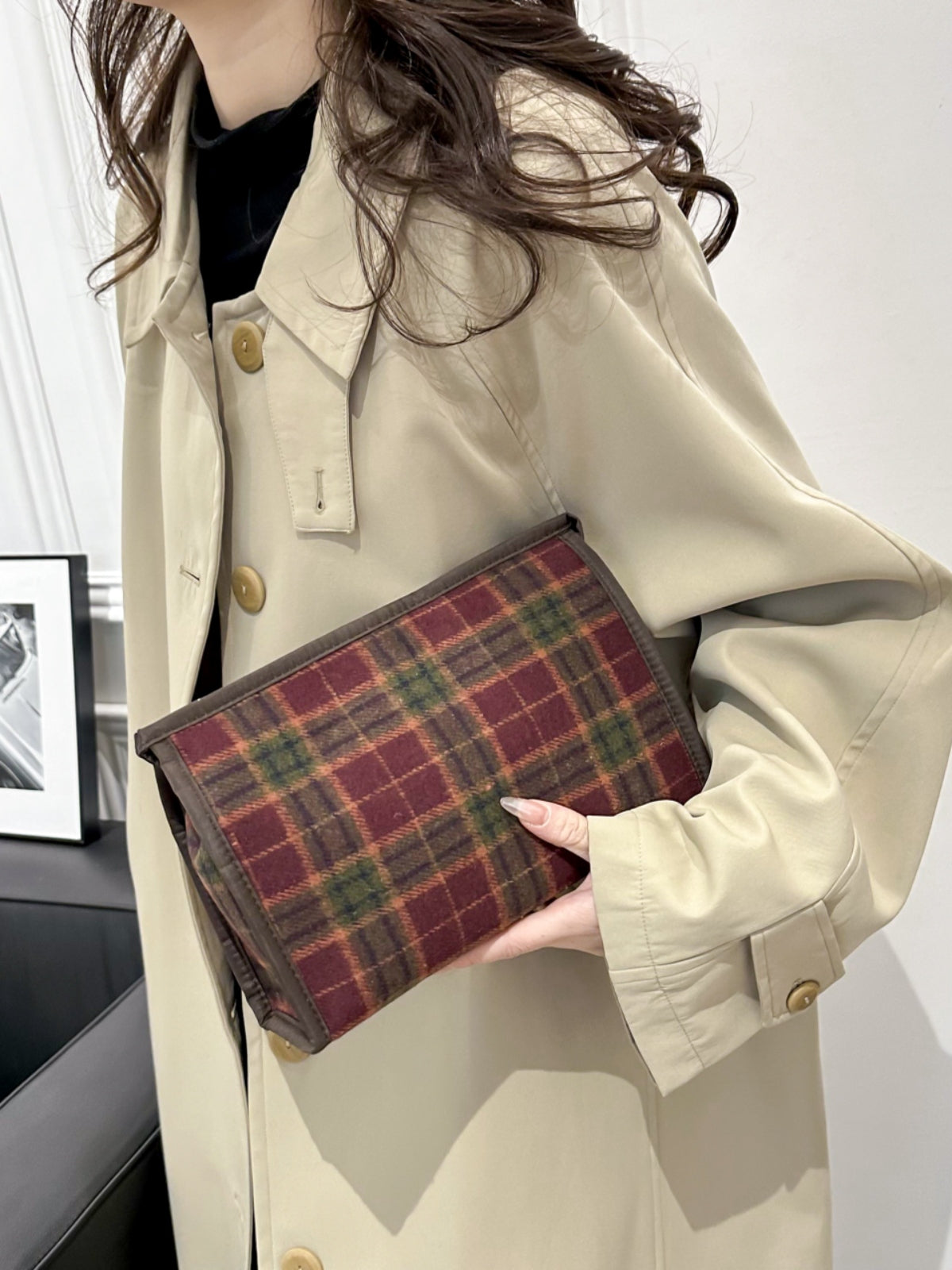 Contrast Plaid Clutch with Zipper