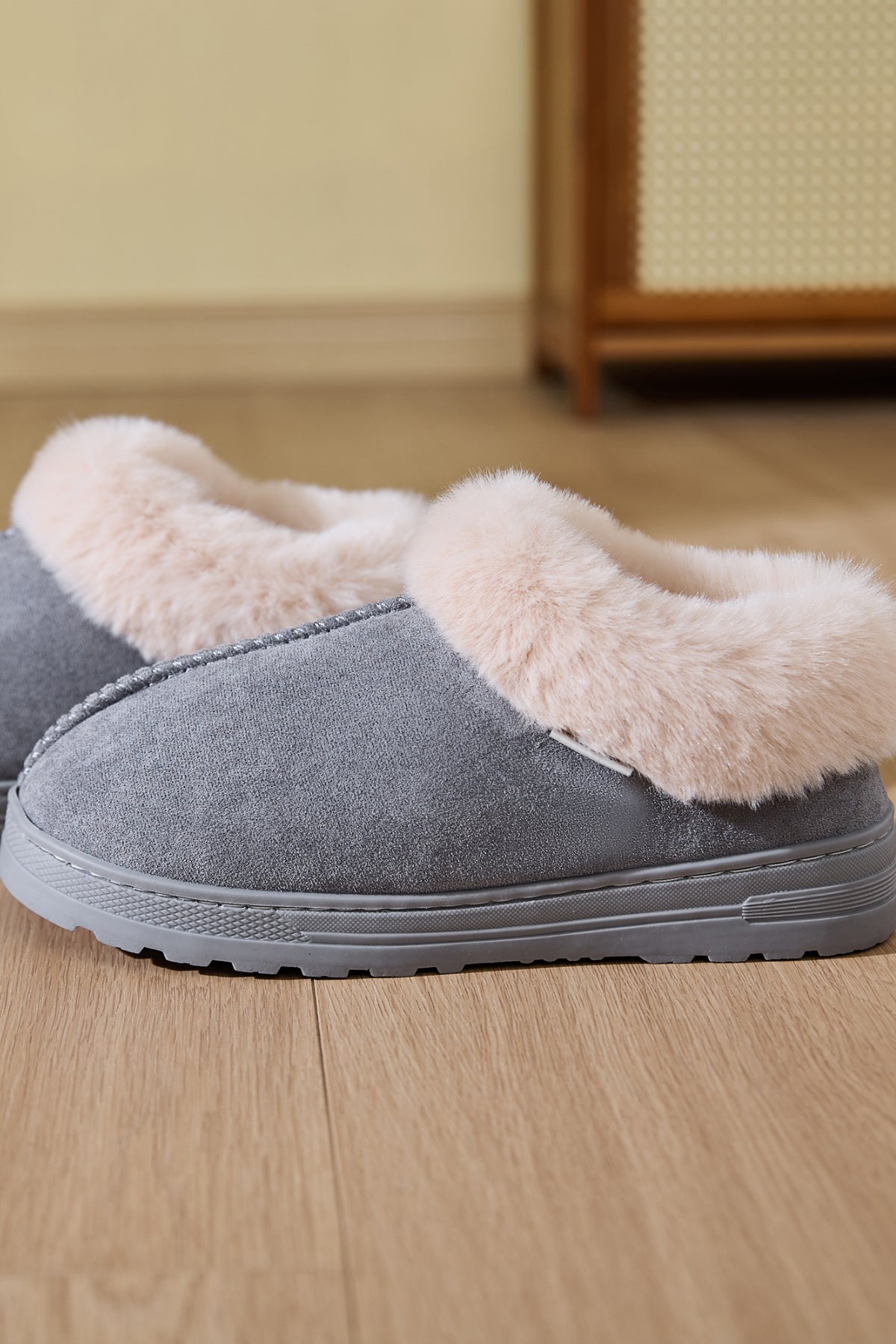 Faux Fur Round Toe Platform Slippers